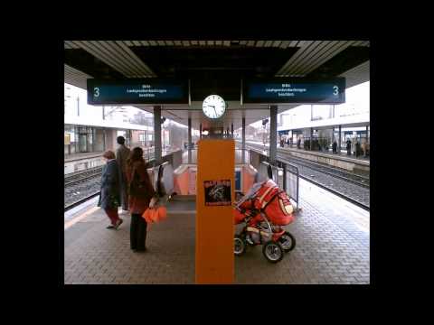 Abfahrt von Gleis Bahnhof Ansagen