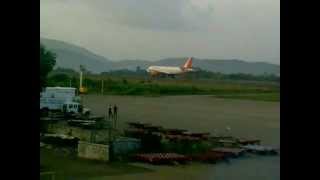 preview picture of video 'Flight Takeoff from Calicut Airport'