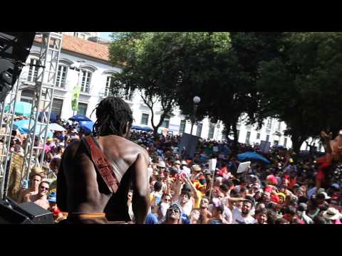 Kologbo com Abayomy Afrobeat Orquestra no Carnaval do Cordão do Boitatá