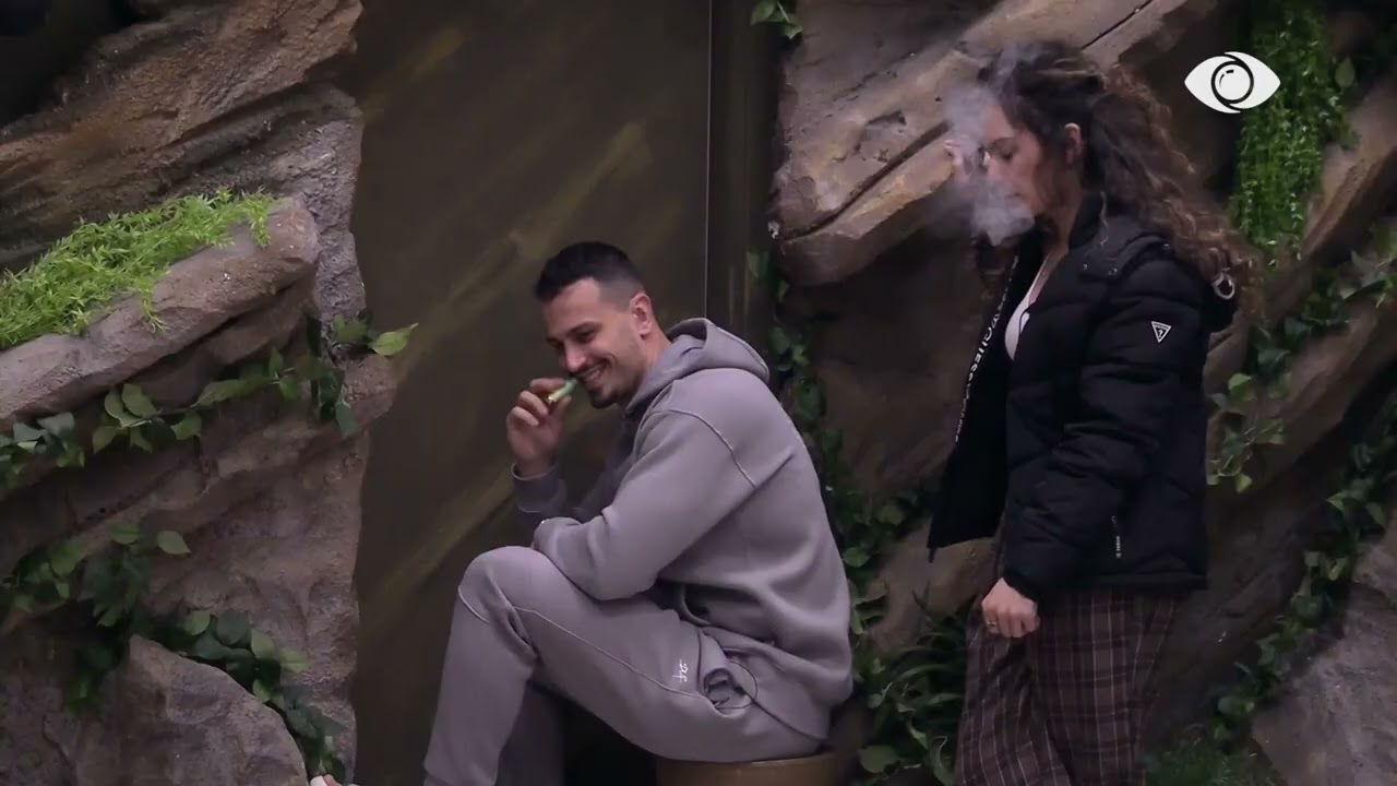 Je 30 vjeç, thirri mendjes/ Vijon debati i Gretës dhe Baby G, ndërhyn Mal