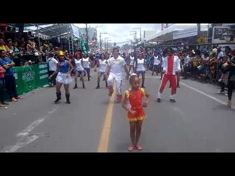 Fanpop apresentando acordando Prédio no desfile cívico de Camaçari 259