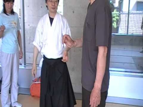 手首を動かし腕の中を井下駄崩しで動かす。