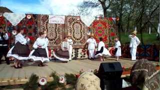 preview picture of video 'Primavara la Cetate, 2012 - dans, ansamblul folcloric Cetatuia din Berchezoaia'