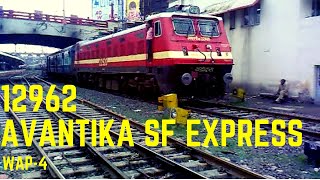 preview picture of video 'Avantika express departing from indore station with WAP 4'