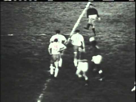 1959 (June 11) RC Paris (France) 6- Fortuna Dusseldorf (W Germany) 0 (tournoi de Paris) (4 goals)