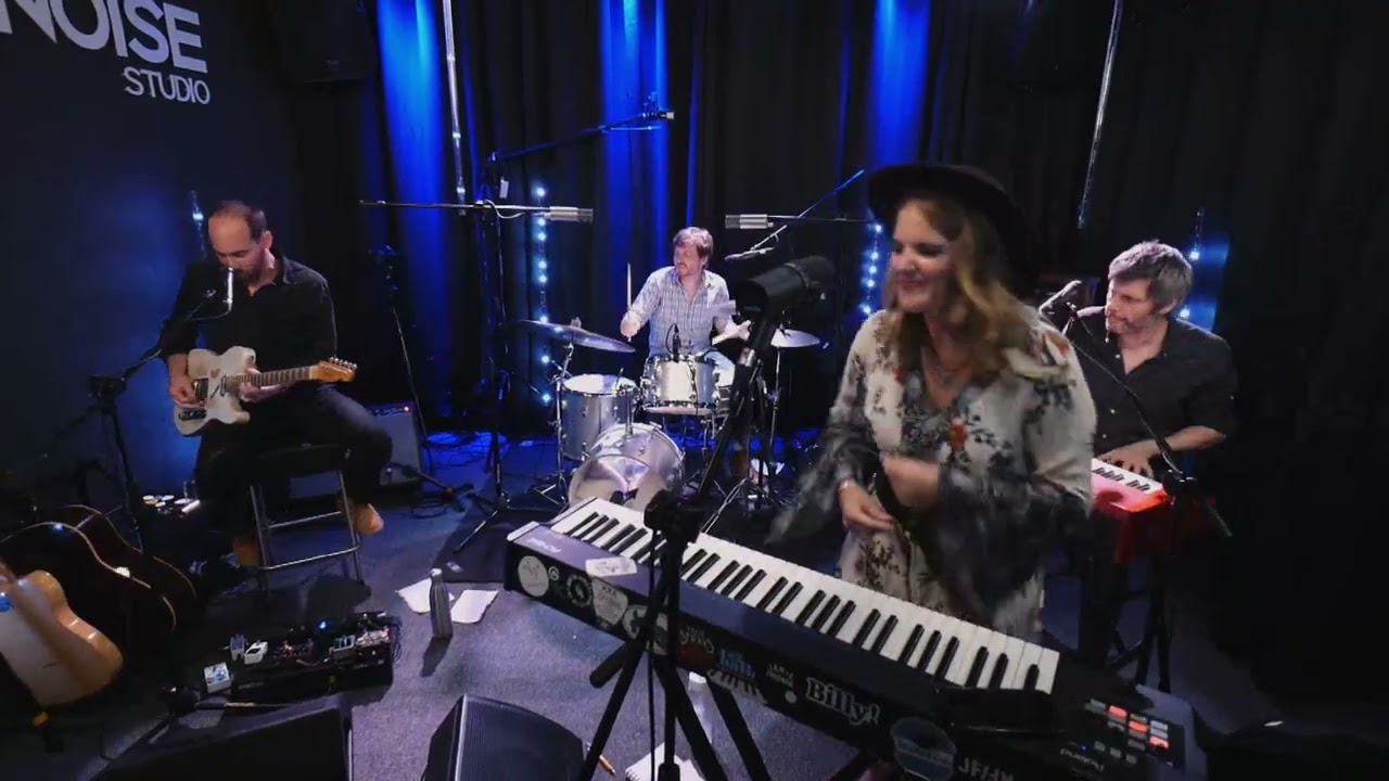 Elles Bailey - Howlin Wolf filmed live at White Noise Studios