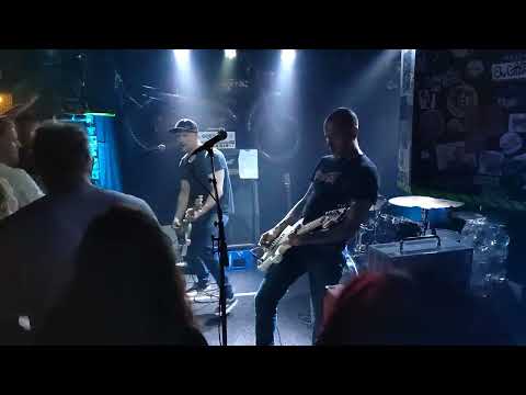 Häiriköt - Ikuinen marraskuu