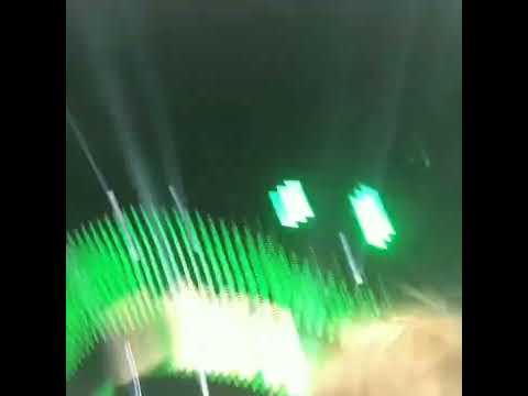 Hyunjin took a fan's phone in Newark concert day 1!