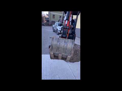 Pollice fisso per escavatore: trasforma la benna in pinza per tronchi, pietre e materiali irregolari