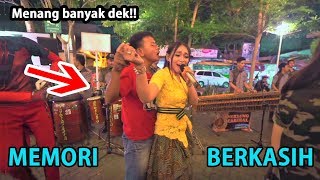 Download lagu Duet Memori Berkasih RIAN AMBYAR Menang Banyak!! Haha - Carehal Angklung Malioboro ft Lia Kesha mp3