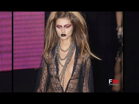 Vintage in Pills VERSUS Spring 2003 - Fashion Channel