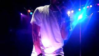 J. Holiday Dancing to Michael Jackson&#39;s Don&#39;t Stop Till You Get Enough