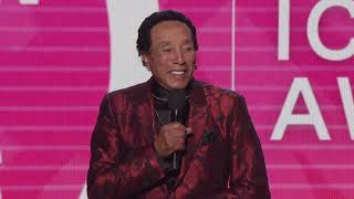 Smokey Robinson Presents Icon Award | AMAs 2022