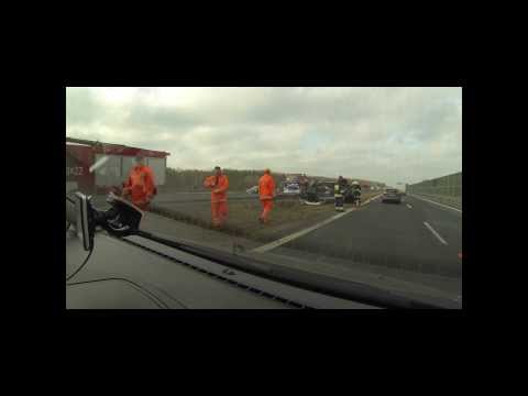 Wypadek BMW na autostradzie A2
