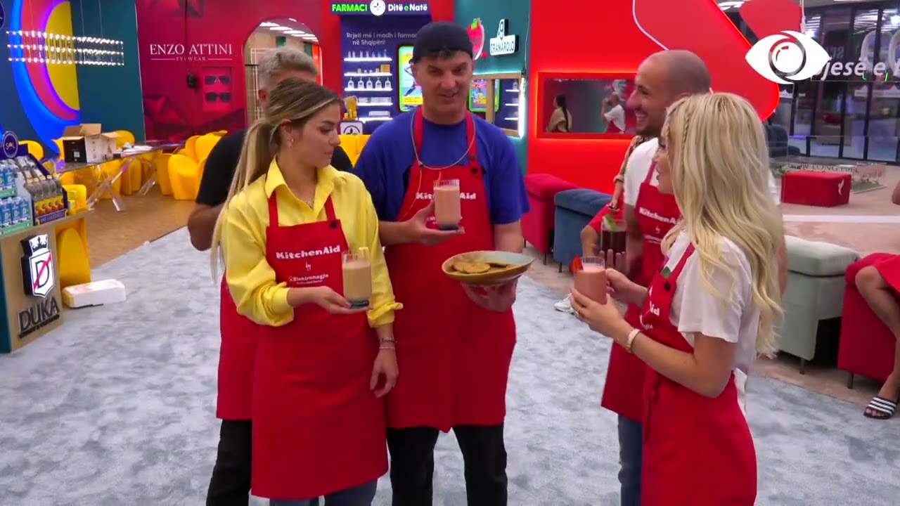 Grupi 2 servir biskotat dhe uron Fitër Bajramin