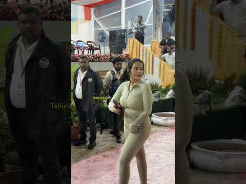 Beach Clean Up❤️. ..#amrutafadnavis #akshaykumar #tahirjasus #Shorts #Ytshorts