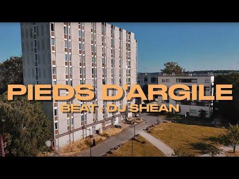 Video thumbnail for Pied d’argile