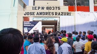 preview picture of video 'Desorden en el ingreso al local de votación - San Pedro de Lloc'