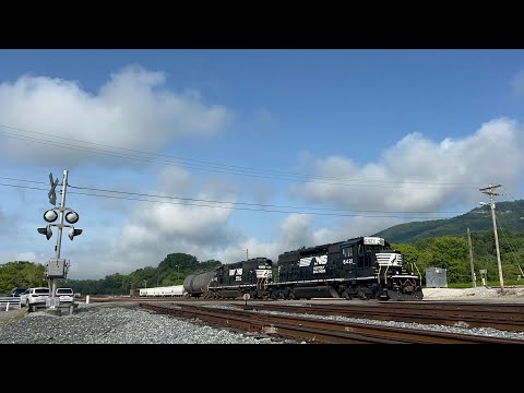 NS SD40-2 3202 & SD40-3 6421 Lead Local T36-09 on 8/9/23