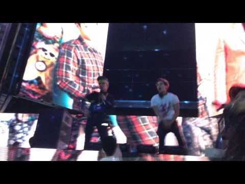 130303 SHINee ゲリラライブ ※動画の向きを修正しました