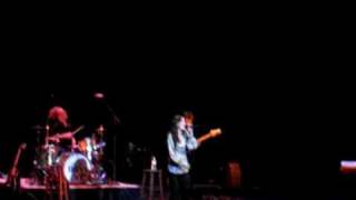 idina menzel performing pat benatar&#39;s heartbreaker