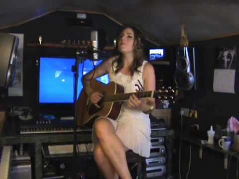 Nikki Loy - Acoustic Cover  'If I Were A Boy'