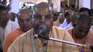 Bhajans led by H.G. Muktidata Prabhu before Vyasa Puja day ceremonies.