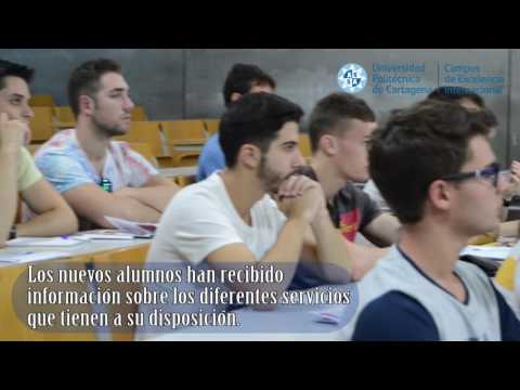 Reencuentro de compañeros en la UPCT en el inicio del curso