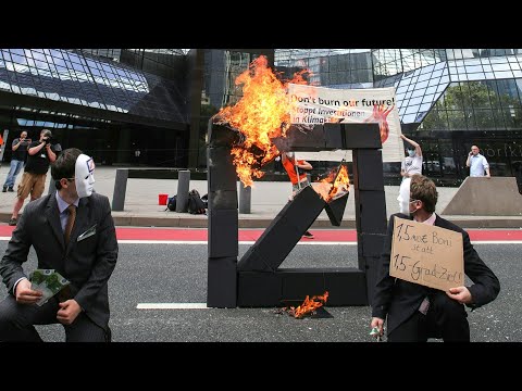 Klimaschädliche Investitionen: Fridays for Future demonstriert in Frankfurt | AFP