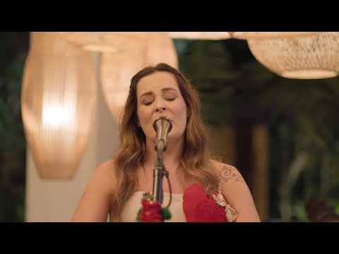 Plantadeira - Minuska por Isadora Canto