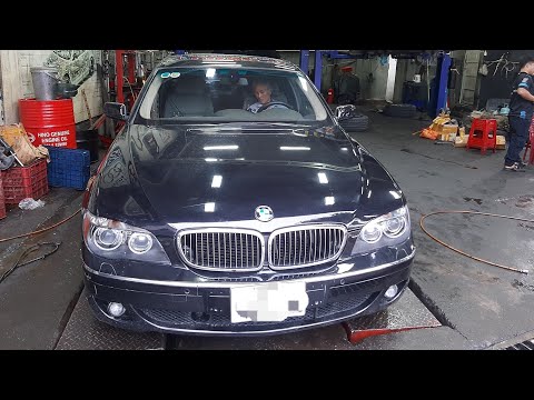 BMW 750i com porta traseira
