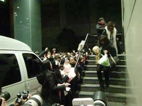 121227 Legally Blonde Jessica leaving