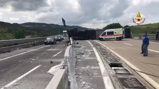 irpinia-drogato-al-volante-tir-si-ribalta-tragedia-sfiorata