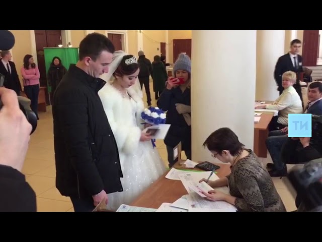 Молодожены из Зеленодольска после ЗАГСа отправились на выборы Президента России