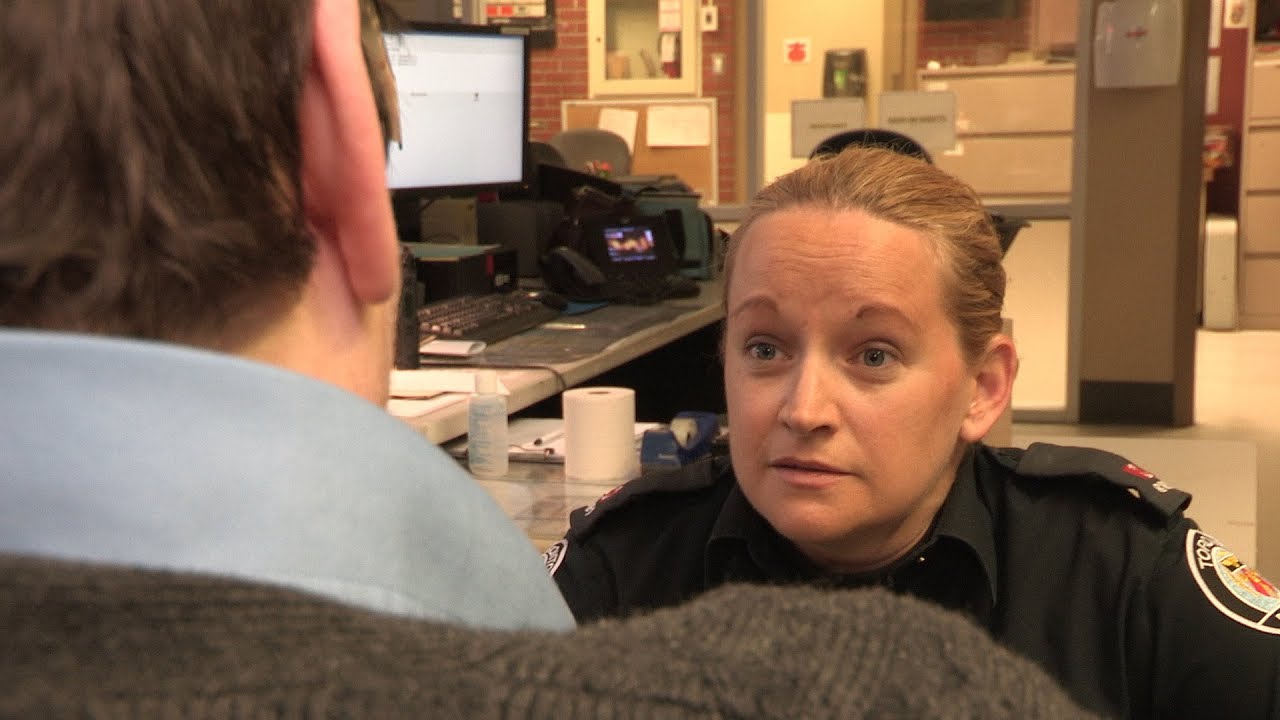 Officer Helps disoriented senior find her way home