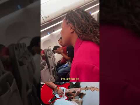 O avião virou um show depois que a Talita Deisinha braba puxou essa relíquia! #eunãovou 🔥🔥