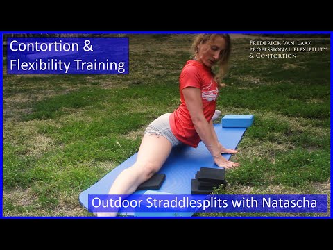 Contortion Training by Flexyart 187: Outdoor Straddlesplits  Also for Yoga, Poledance, Ballet, Dance