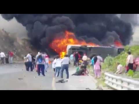 Terrible choque en Veracruz deja 20 muertos