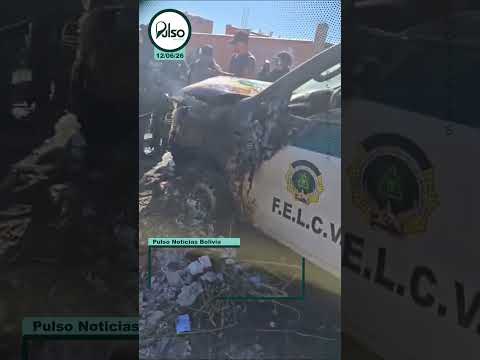 Queman patrulla policial tras intento de desbloqueo en Laja #lapaz #laja #policíaboliviana