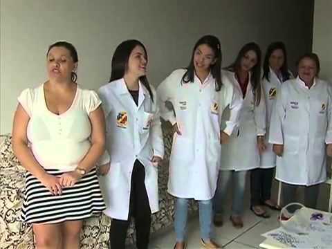 Conheça a história da "família" do menino Carlinhos