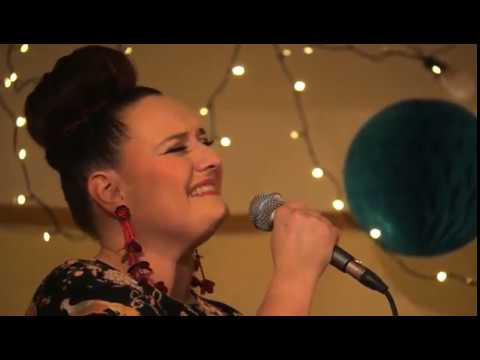 BOŽIČNO NOVOLETNI KONCERT IZ DNEVNE SOBE 2018 - Bilbi z gosti