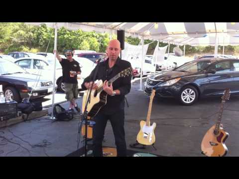 Matt Scannell of Vertical Horizon - Save Me From Myself (acoustic) @ West Islip, NY
