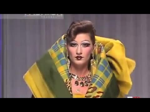 CHRISTIAN DIOR Autumn Winter 2004 2005 Paris 1 of 4 Pret a Porter by Fashion Channel