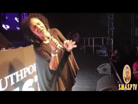SM4SP TV @ SOUTHPORT WEEKENDER FESTIVAL 2017 - JULIE MCKNIGHT PERFORMS "HOME" POWERHOUSE ARENA