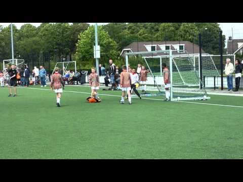 VV De Meern E5 Mertens en Huntelaar in actie