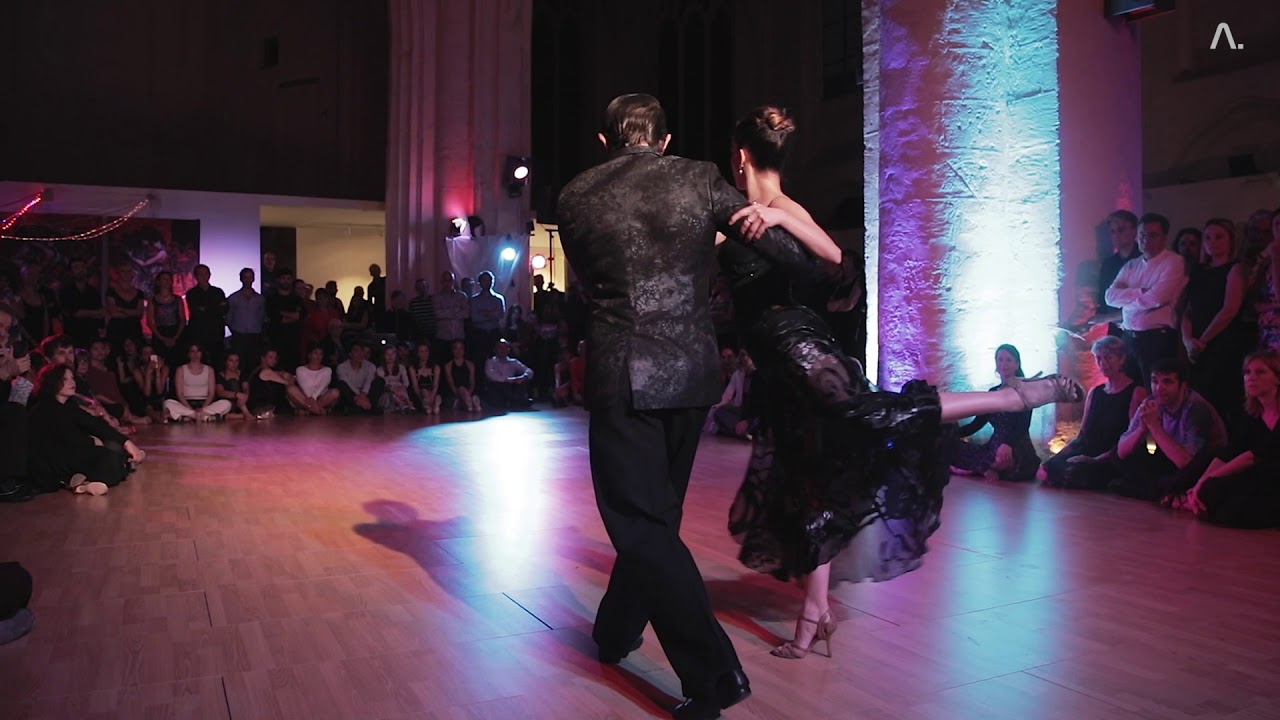 Leonel Di Cocco y Carolina Giannini - Besos Brujos  BCTF19