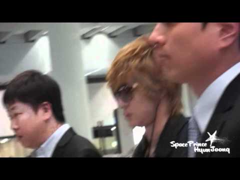 111220 Kim Hyun Joong arrival at Hong Kong Airport