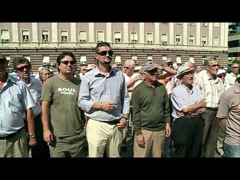 Falen borxhet e ushtarakëve - Top Channel Albania - News - Lajme