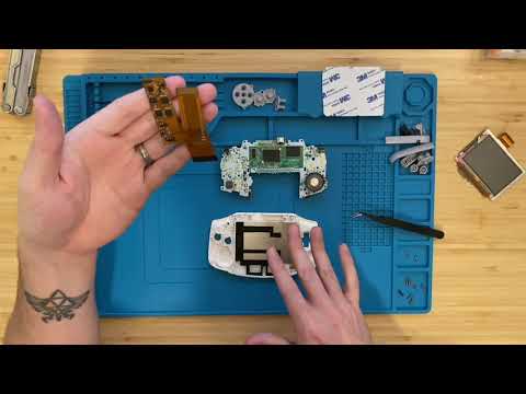 Modding a Game Boy Advance With Griffin McElroy | MaxFunDrive 2020