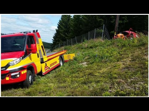 Bil voltade av vägen – en död och två skadade